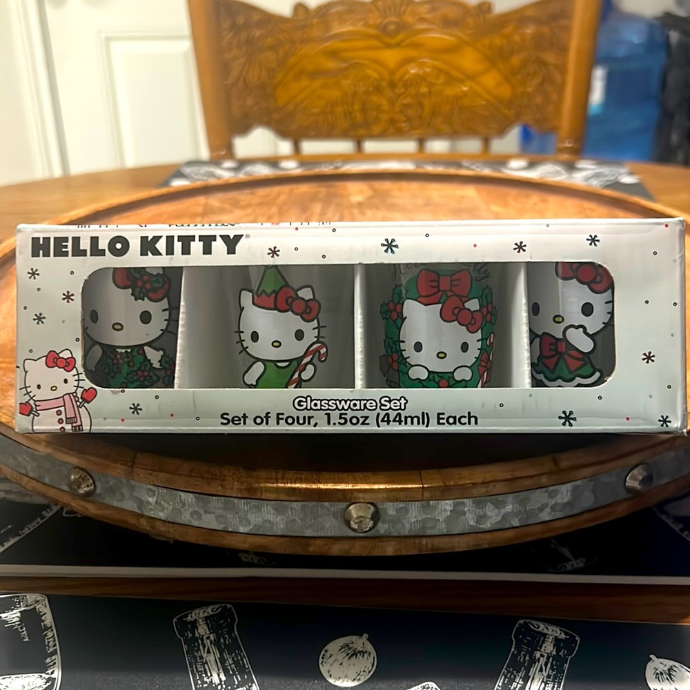 Hello Kitty Shot-glasses set of 4 mini glasses